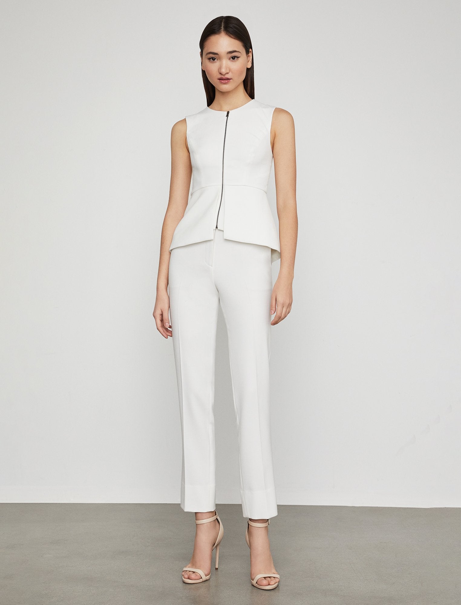 BCBGMAXAZRIA Women's Abrielle Sleeveless Peplum Top